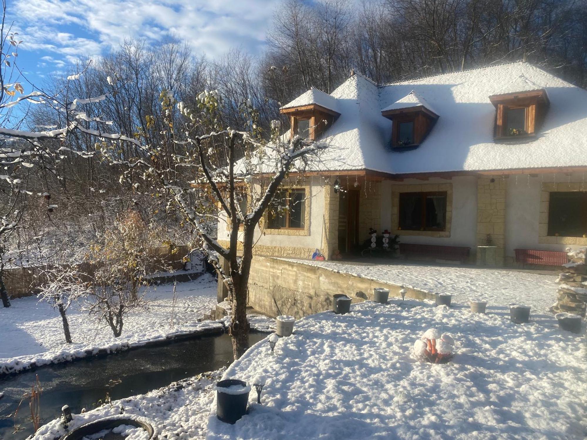 Villa Casa Cu Sindrila Vălenii de Munte Esterno foto