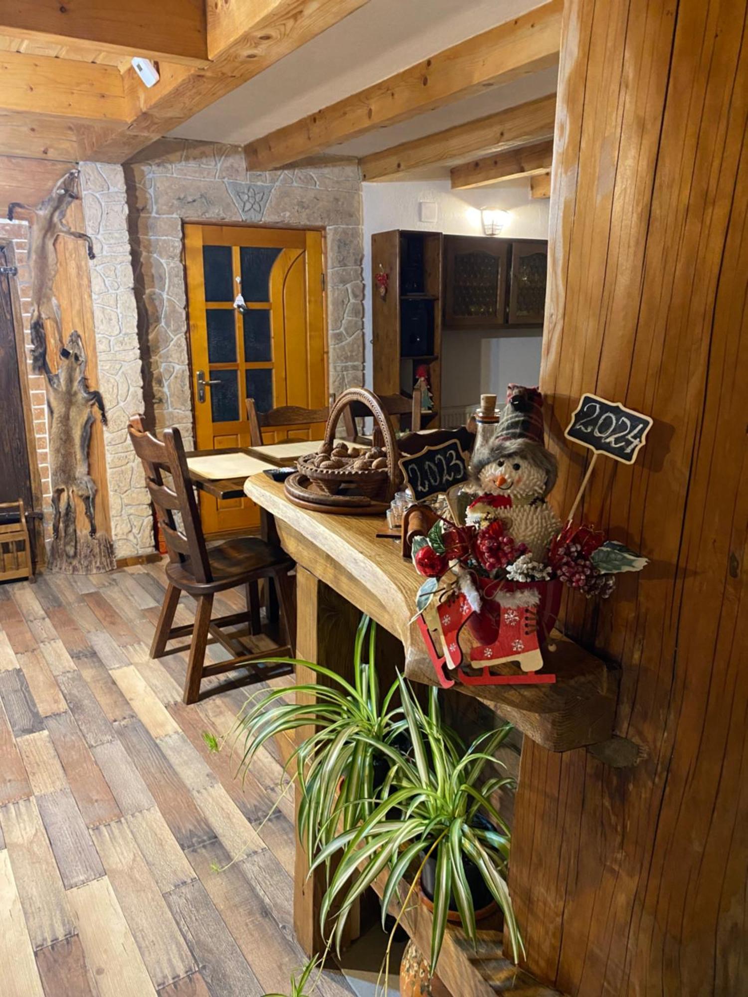 Villa Casa Cu Sindrila Vălenii de Munte Esterno foto