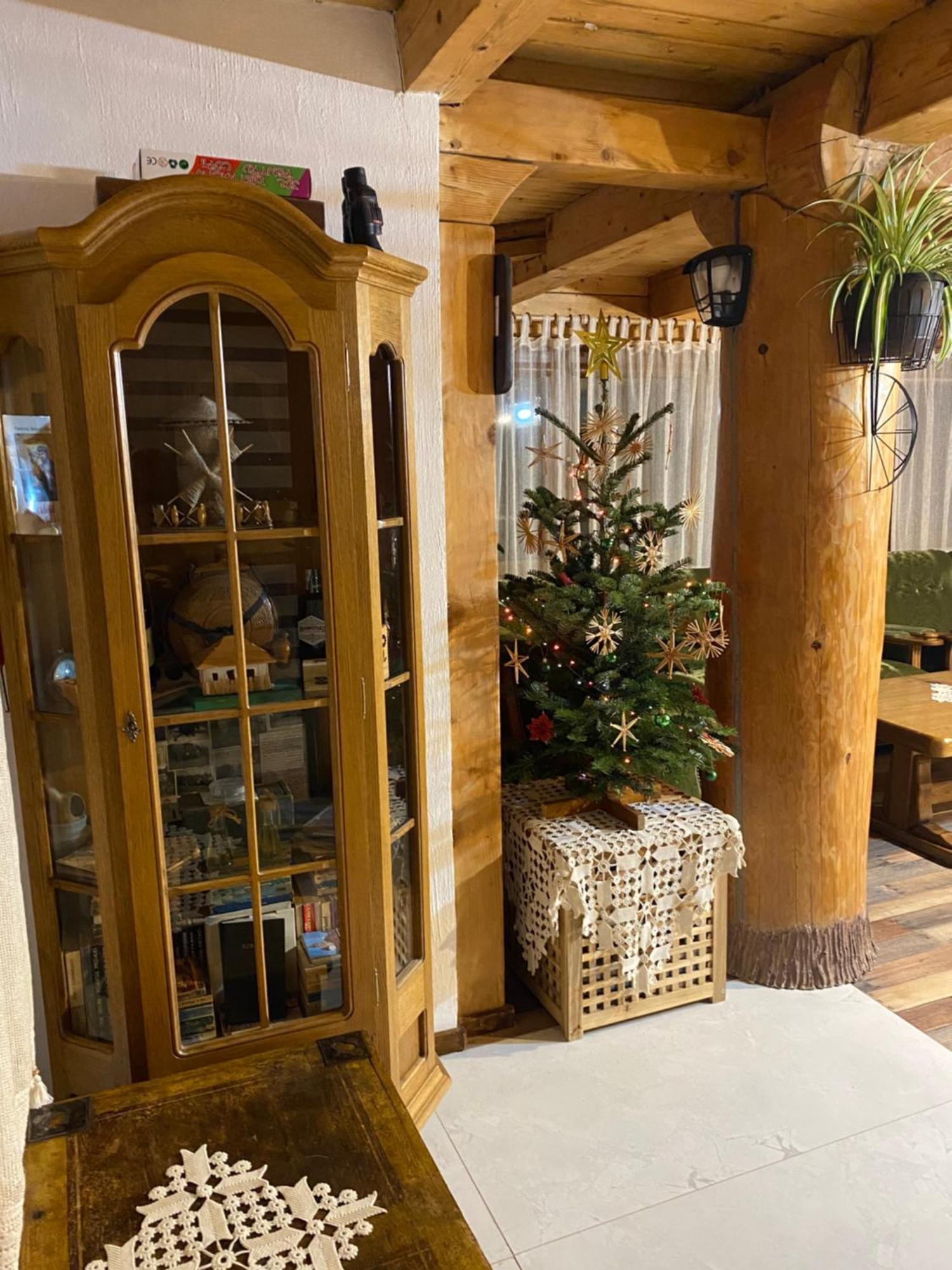 Villa Casa Cu Sindrila Vălenii de Munte Esterno foto