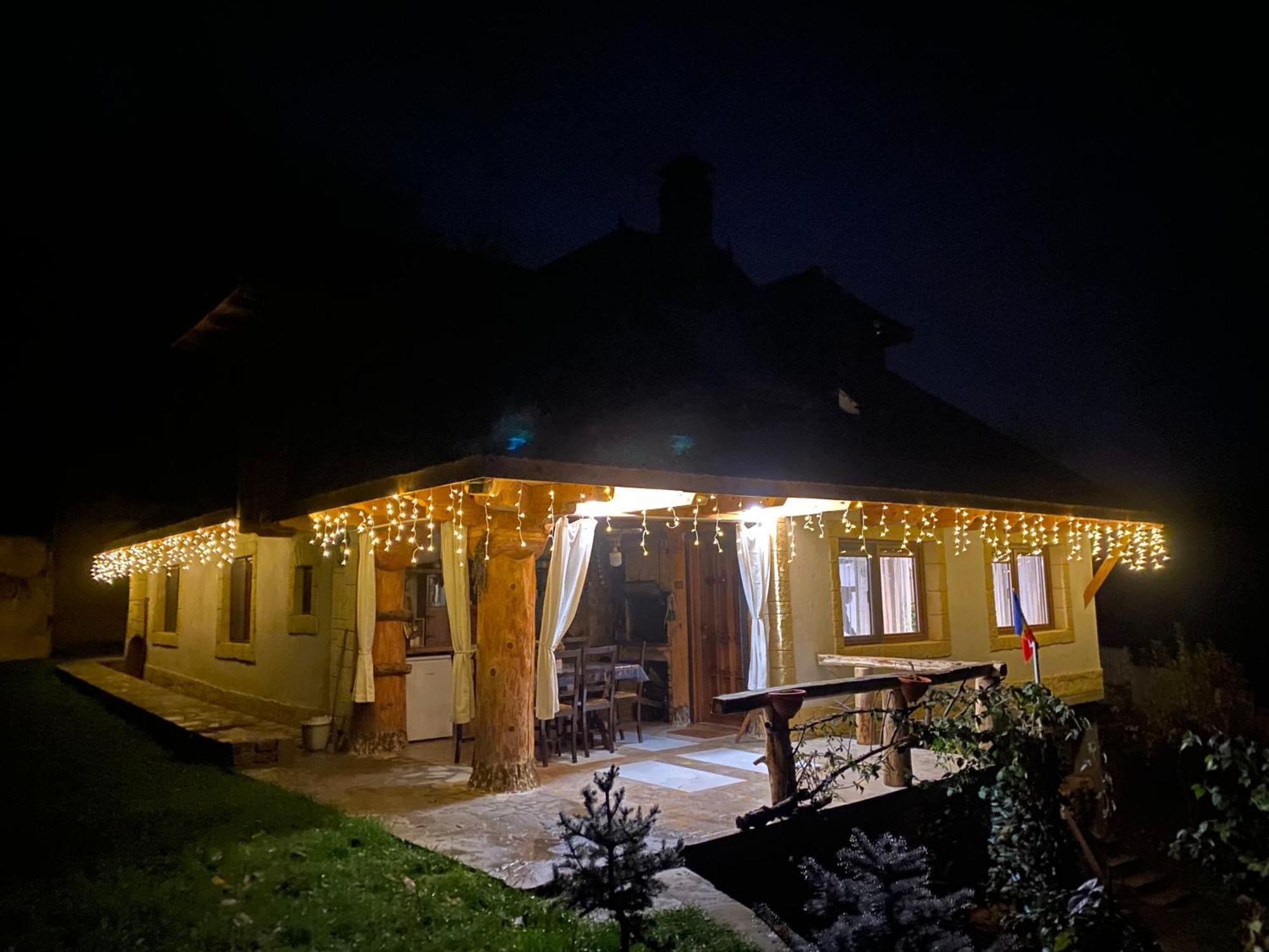 Villa Casa Cu Sindrila Vălenii de Munte Esterno foto