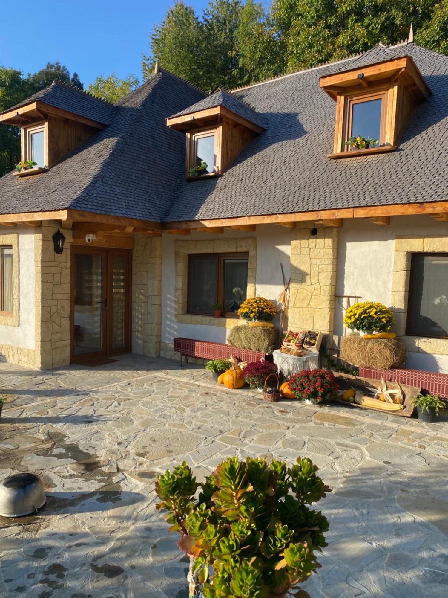 Villa Casa Cu Sindrila Vălenii de Munte Esterno foto