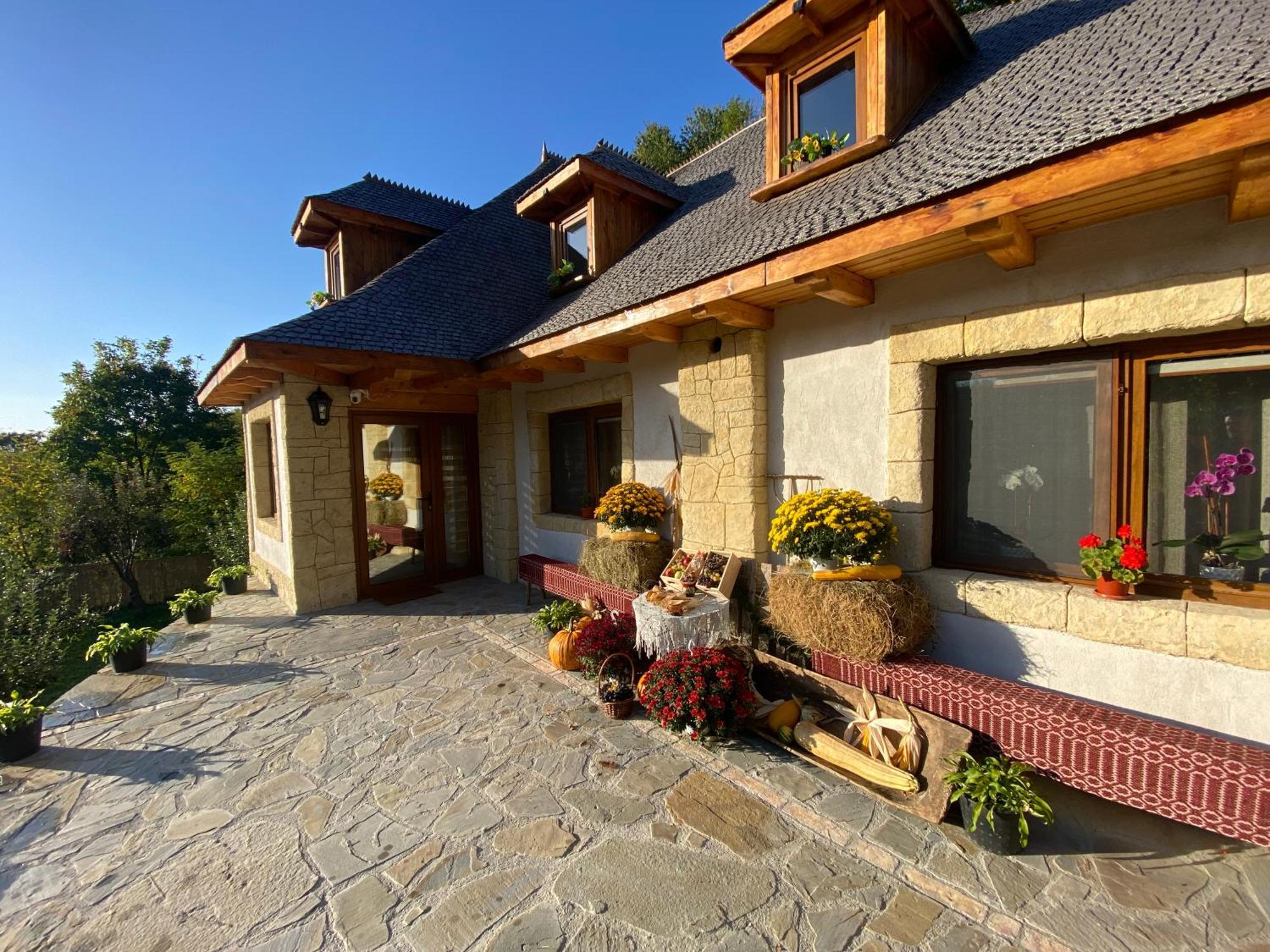Villa Casa Cu Sindrila Vălenii de Munte Esterno foto