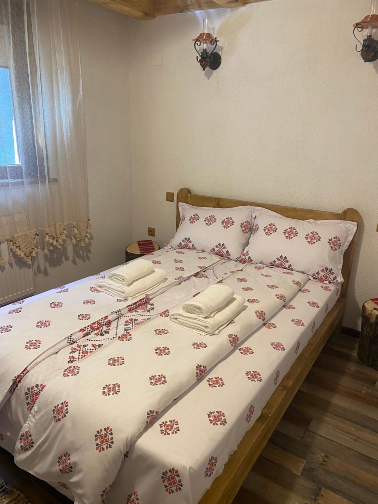 Villa Casa Cu Sindrila Vălenii de Munte Esterno foto