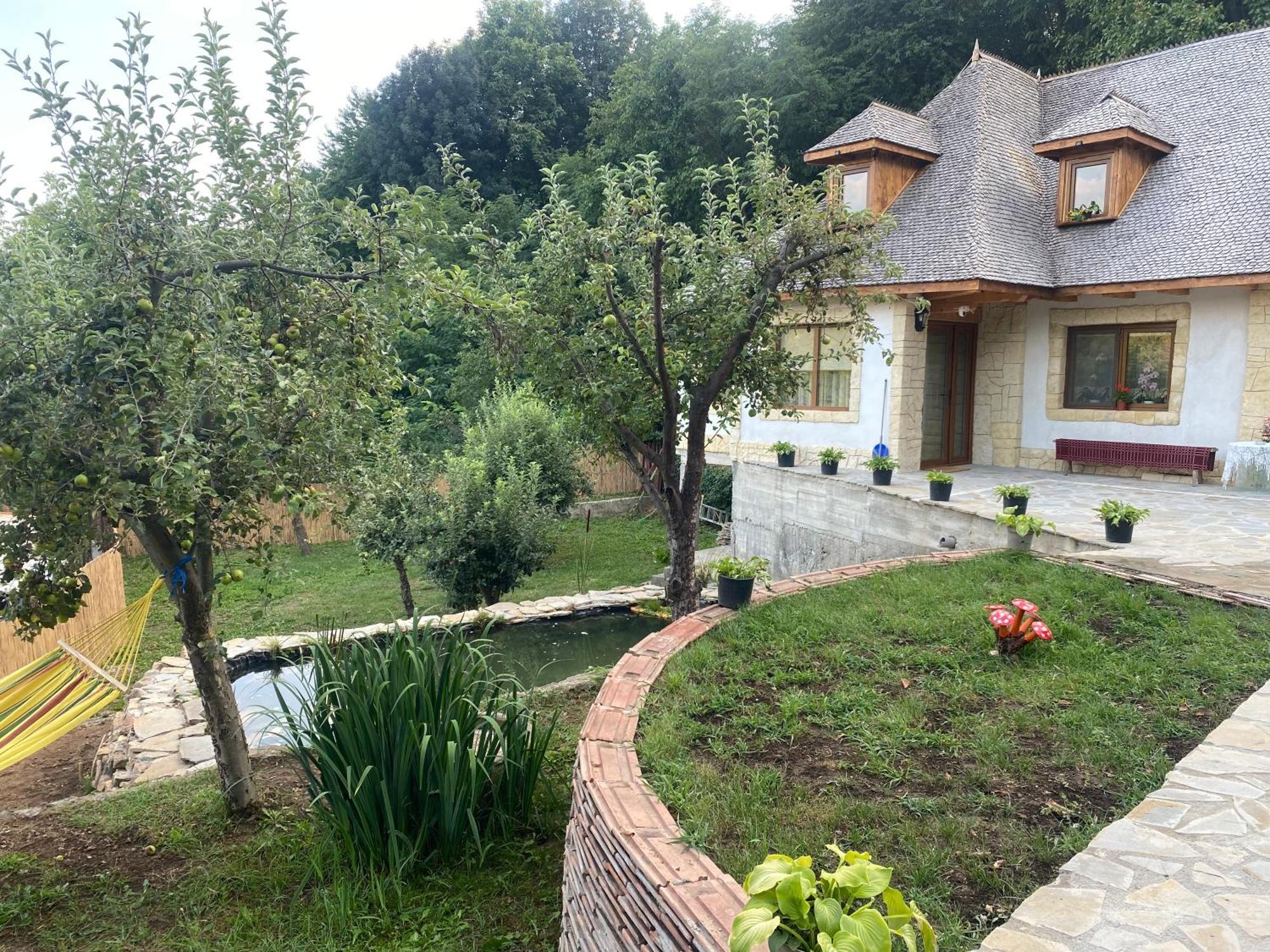 Villa Casa Cu Sindrila Vălenii de Munte Esterno foto