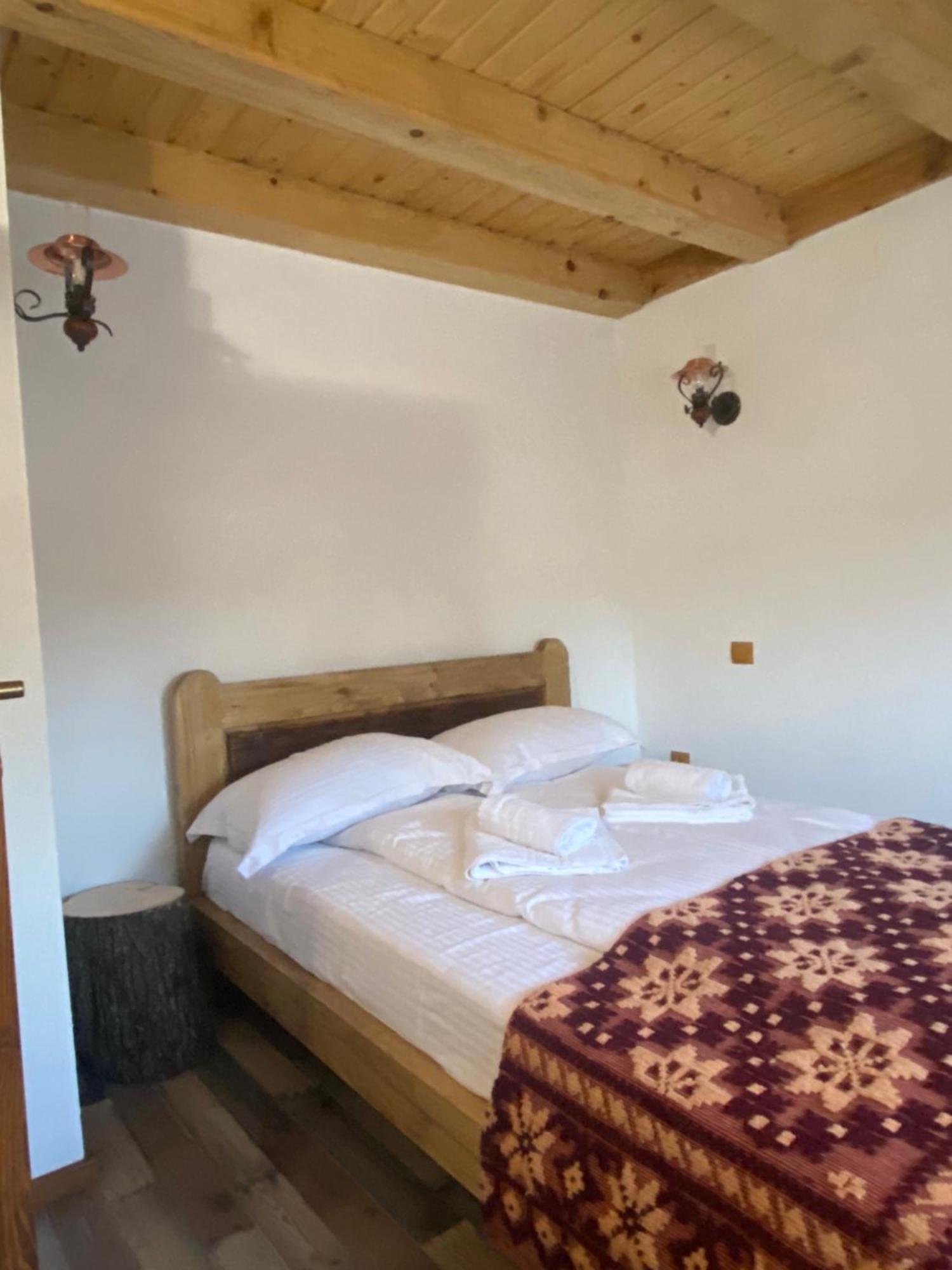 Villa Casa Cu Sindrila Vălenii de Munte Esterno foto