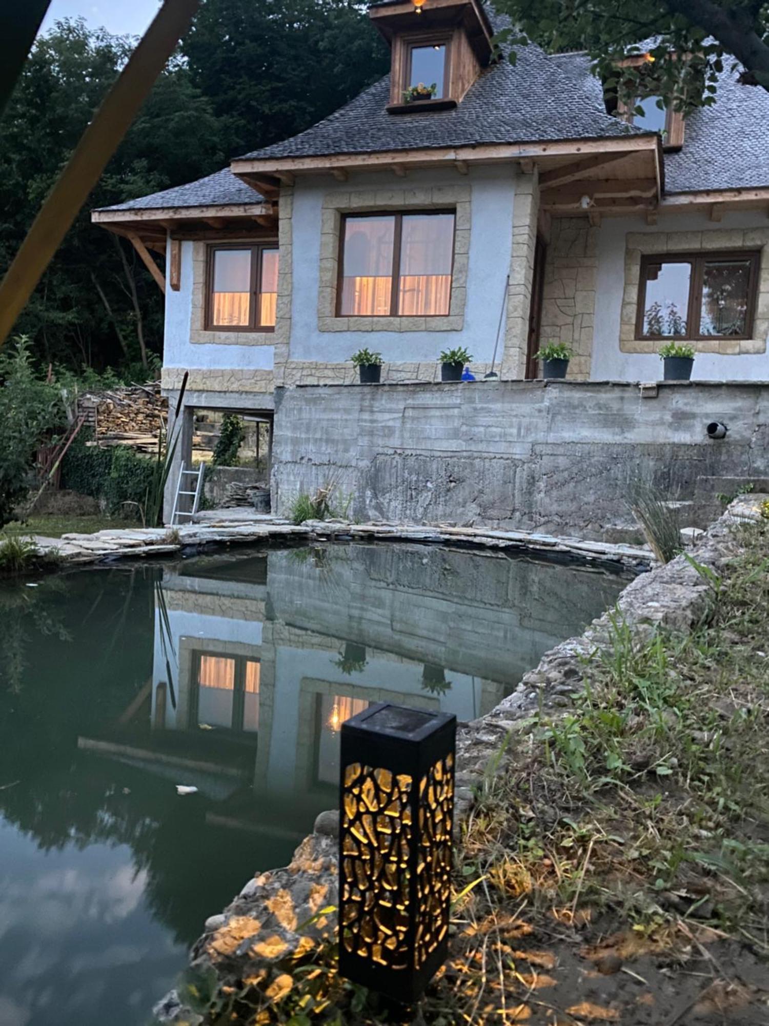 Villa Casa Cu Sindrila Vălenii de Munte Esterno foto