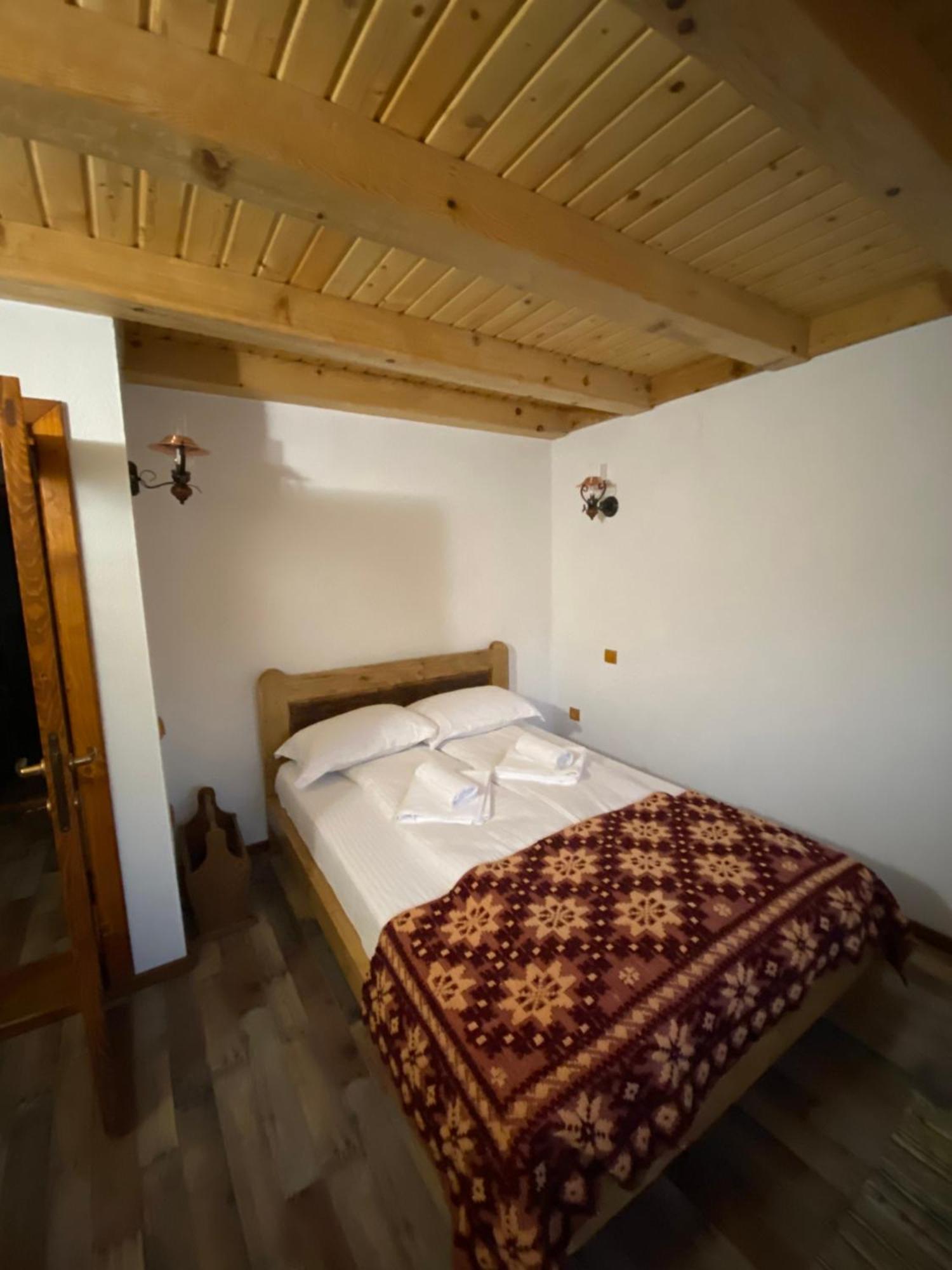Villa Casa Cu Sindrila Vălenii de Munte Esterno foto